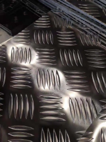 Pengantar pola pelat aluminium bermotif